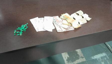 GM flagra mulher com drogas e dinheiro no Jd Santa Clara