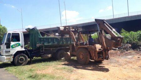 Área próxima à Ponte Estaiada recebe limpeza