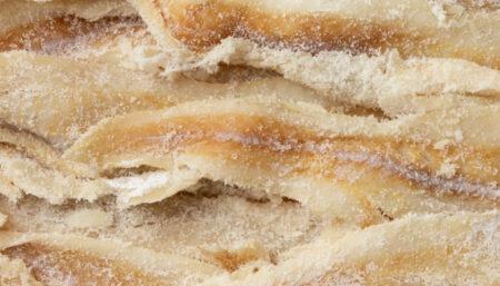 Você sabia que é possível dessalgar o bacalhau de forma mais rápida utilizando o vinagre de maçã?