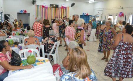 1º Baile Tropical reúne mais de 150 idosos em Hortolândia