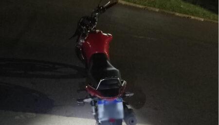 Motoqueiro comete crime de trânsito na frente da viatura da GM