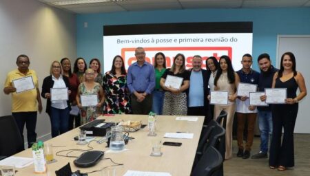 Membros da sociedade civil tomam posse como Conselheiros Municipais dos Usuários dos Serviços Públicos