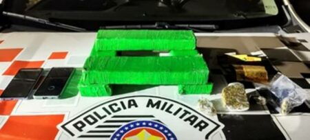 Mulher grávida e seu companheiro vão presos em Sumaré por levarem 4 tijolos de maconha dentro do carro