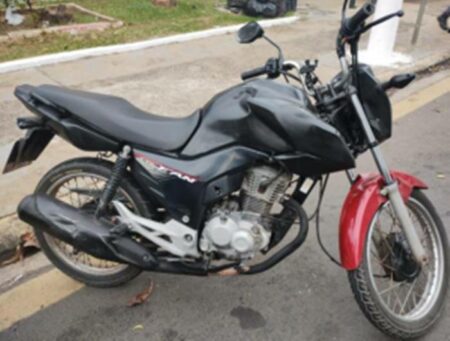 Casal vai para a delegacia após suspeita de adulterarem uma Honda/CG 160, em Hortolândia