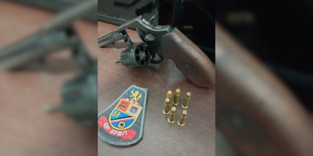 Menores de idade portando um revólver calibre 38 roubam residência em Hortolândia