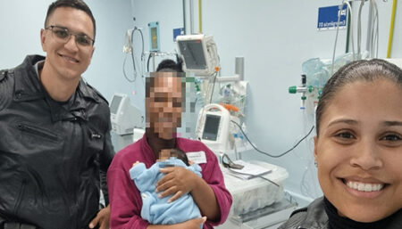 Equipe do 4° Batalhão de Polícia Rodoviária realiza resgate heroico de recém-nascido engasgado, em Campinas