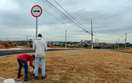 Instalação de placas de sinalização de trânsito trará maior segurança para a região do novo Paço Municipal de Hortolândia