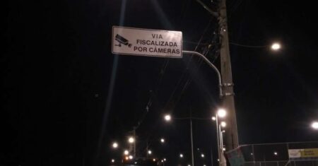 Hortolândia reforça segurança com monitoramento de câmeras e placas informativas