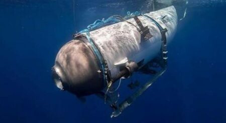 Submarino com 5 tripulantes desaparece enquanto seguiam para visitar os destroços do Titanic