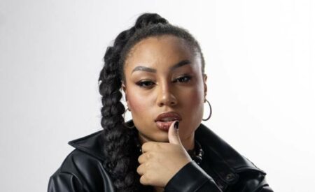 Apresentação gratuita da cantora Talita Cipriano acontece segunda feira (26) em Hortolândia