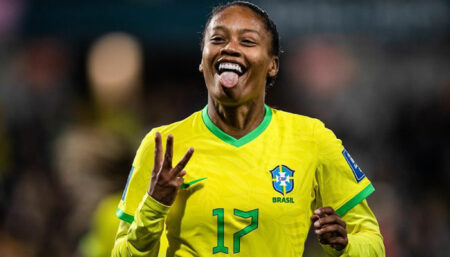 Brasil faz 4 a 0 no Panamá em estreia na Copa