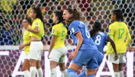 França vence Brasil e assume a ponta do grupo F do Mundial: 2 a 1