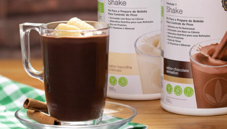 Dia Mundial do Chocolate: receita fit chocolate quente com marshmallow