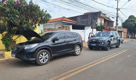 PM apreende carro com diversos sinais de adulteração e proprietário é preso em flagrante no Jd. Amanda, em Hortolândia