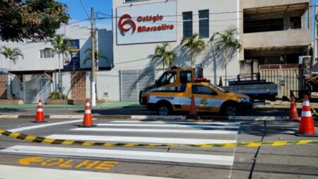 Entorno de escola da avenida Princesa Isabel, no Jd. Amanda, ganha melhoria na sinalização viária