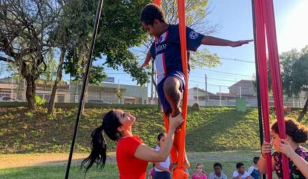 Colônia de Férias Circense é gratuita e pode ser feita por crianças de 7 a 17 anos, em Hortolândia