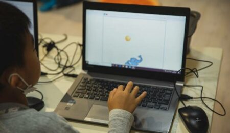 Alunos entre 7 a 15 anos finalizaram o curso de desenvolvimento de games, ofertado gratuitamente em Hortolândia