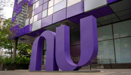 Nubank adere ao programa de renegociação do governo e retira nomes negativados por dívidas de até R$ 100