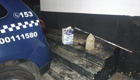 Atos de Vandalismo no Poliesportivo: Dois Indivíduos Flagrados Pichando Muro são Detidos