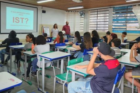 Hortolândia realiza palestras sobre Infecções Sexualmente Transmissíveis para mais de 100 alunos da rede estadual de ensino