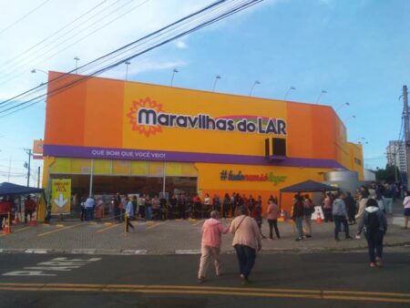 Inauguração da loja Maravilhas do Lar, em Hortolândia, reúne centenas de pessoas