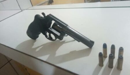 Após tentativa de fuga e queda, motociclista é preso por porte ilegal de arma em Hortolândia