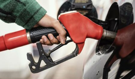 Mesmo com novo reajuste no litro da gasolina, Petrobrás avalia que preço teve redução média em 2023