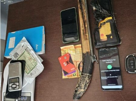 Motorista de aplicativo salta de carro em movimento após ser alvo de assaltantes, em Hortolândia