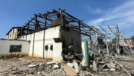Equipes de resgate atuam após explosão em metalúrgica em Cabreúva