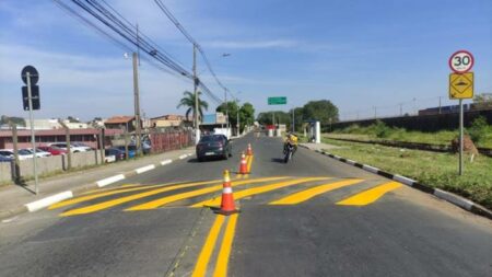 Importante Avenida de Hortolândia recebe repintura em lombadas