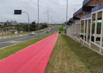 pintura de ciclovia reforçada