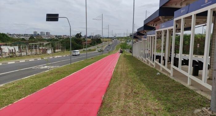 pintura de ciclovia reforçada