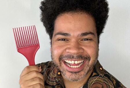 Robson Nunes, integrante do programa Caldeirão com Mion, participa da Parada Poética, em Hortolândia