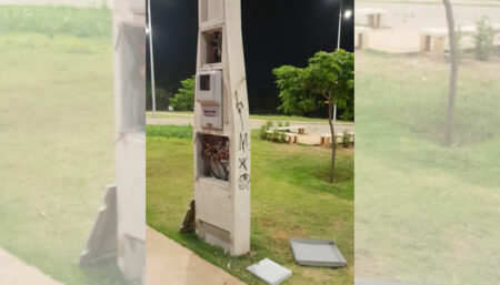 Vandalismo compromete estrutura de poste no Lago da Fé