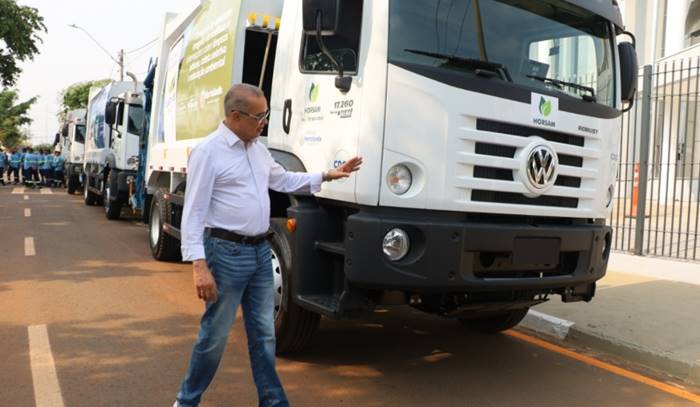 Hortolândia recebe nova frota de caminhões da coleta de lixo