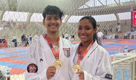 Atletas do karatê de Hortolândia recebem medalhas em torneio oficial na Praia Grande