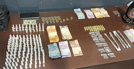 Suspeitos de tráfico de drogas são presos com mais de 50 pedras de crack e 126 pinos de cocaína no Jd. Amanda, em Hortolândia