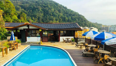 Entre a serra e o mar, hotel em Ubatuba (SP) é lugar perfeito para relaxar e comer bem nas férias