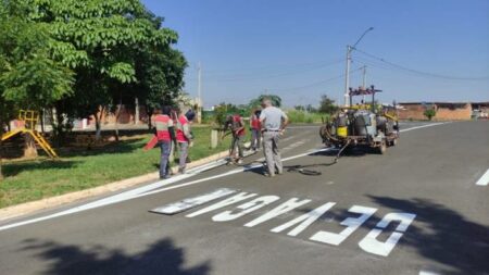 Bairro em expansão de Hortolândia recebe melhoria e pintura nas ruas