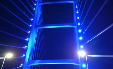 Ponte Estaiada de Hortolândia recebe luzes azuis em homenagem à campanha de prevenção ao câncer de próstata