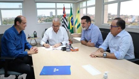 Grande parceria promete render melhoria na formação dos profissionais em educação de Hortolândia