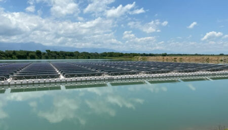 Primeira usina solar flutuante em cava de mineração do Brasil é inaugurada em SP