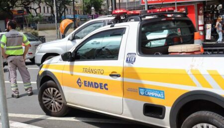 Agente de trânsito da Emdec é atropelado em importante avenida da região