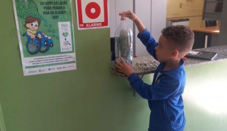 Mais de 1.500 garrafas com lacres de alumínio foram arrecadados em Hortolândia