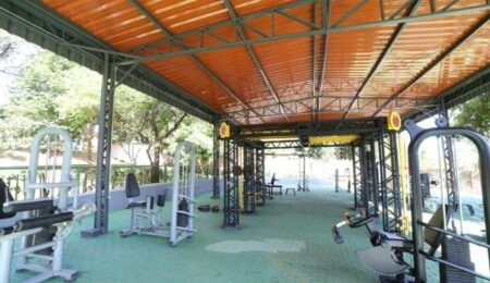 Academia gratuita com diversos aparelhos para os moradores da RMC