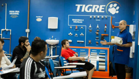 Tigre abre mais de 280 vagas para o curso de instalador hidráulico em sete cidades do país