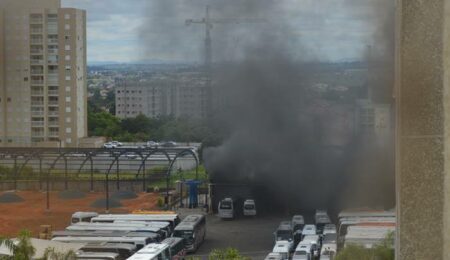 Princípio de incêndio em empresa do Jd. Rosolém assusta moradores