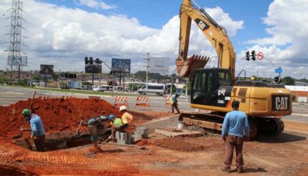 Avenida de grande movimento passa por obras e tem desvio de rota em Hortolândia