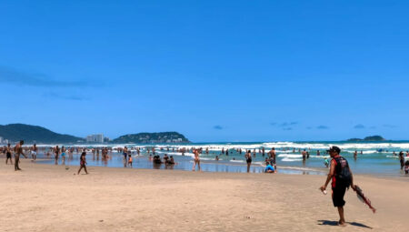 Governo de SP recomenda que banhistas evitem banho de mar por 24h: entenda