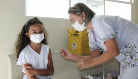 Vacina contra COVID-19 entra para o calendário nacional de imunização